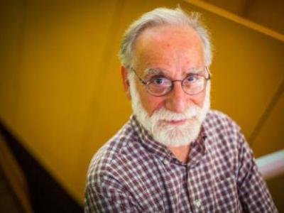 HCII Professor Robert Kraut and his co-authors earned the CSCW's most recent Lasting Impact Award for their 1988 paper, "Patterns of Contact and Communication in Scientific Research Collaboration."