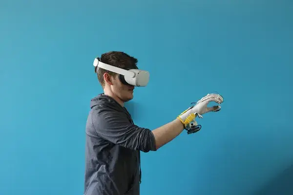 Researchers in the Future Interfaces Group have developed a lightweight, low-cost haptic glove, called Fluid Reality, that delivers detailed touch in virtual reality.