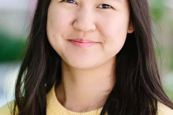 Louise Zhou headshot